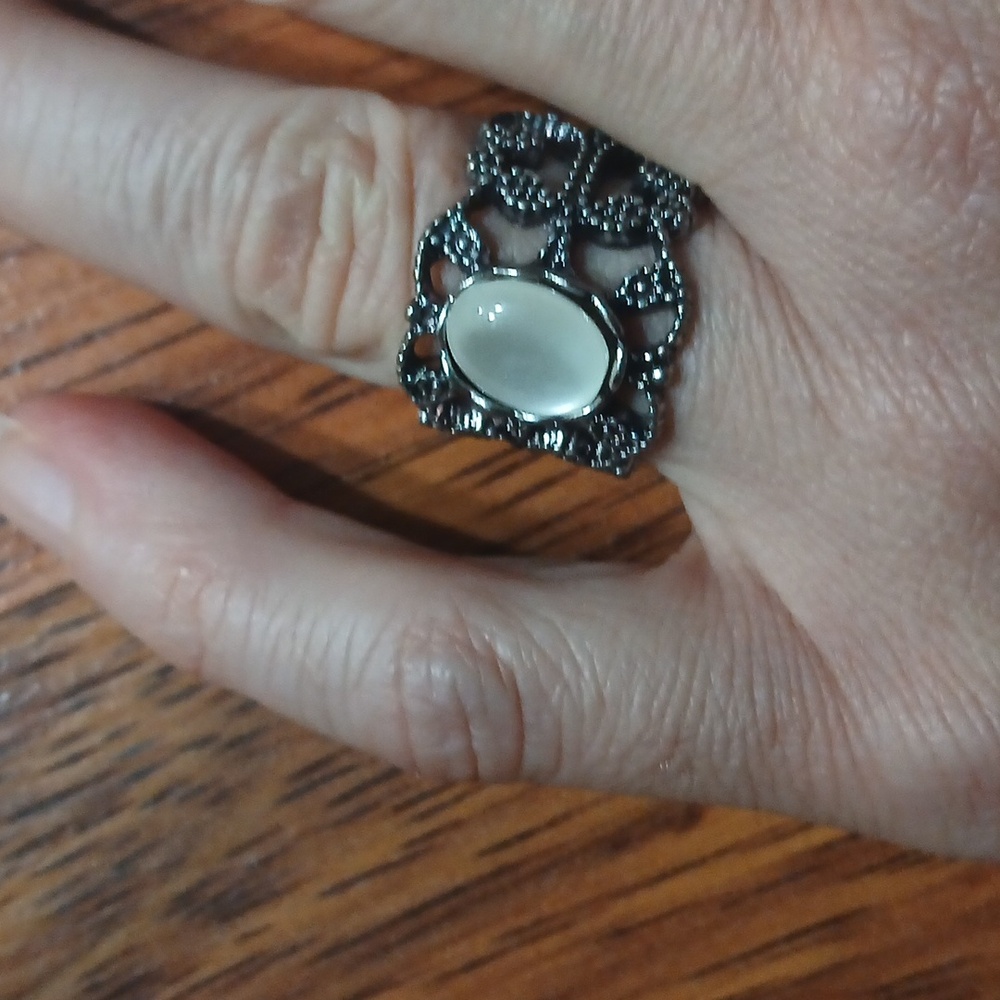 Ring - Picture 2 of 7